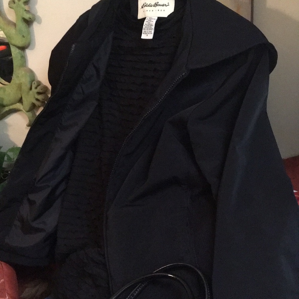 Cute New Eddie Bauer hooded fitted rain jacket Sm!